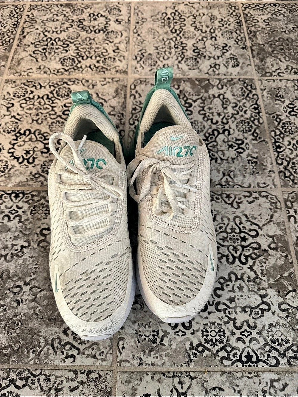 Nike Air Max 270 Athletic Shoes US 4Y White & Green